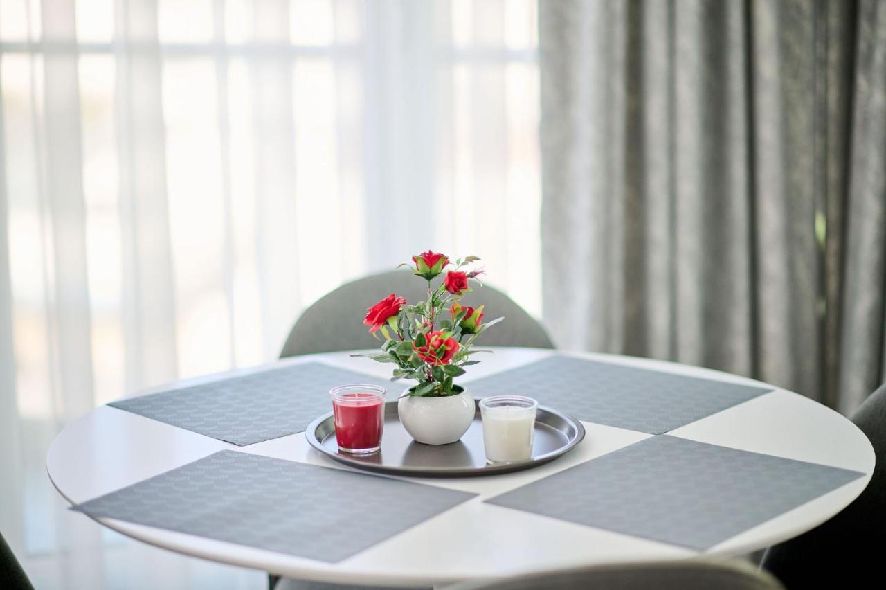 Seascape Apartment Spa N Pool Beach Resort Mamaia Buitenkant foto
