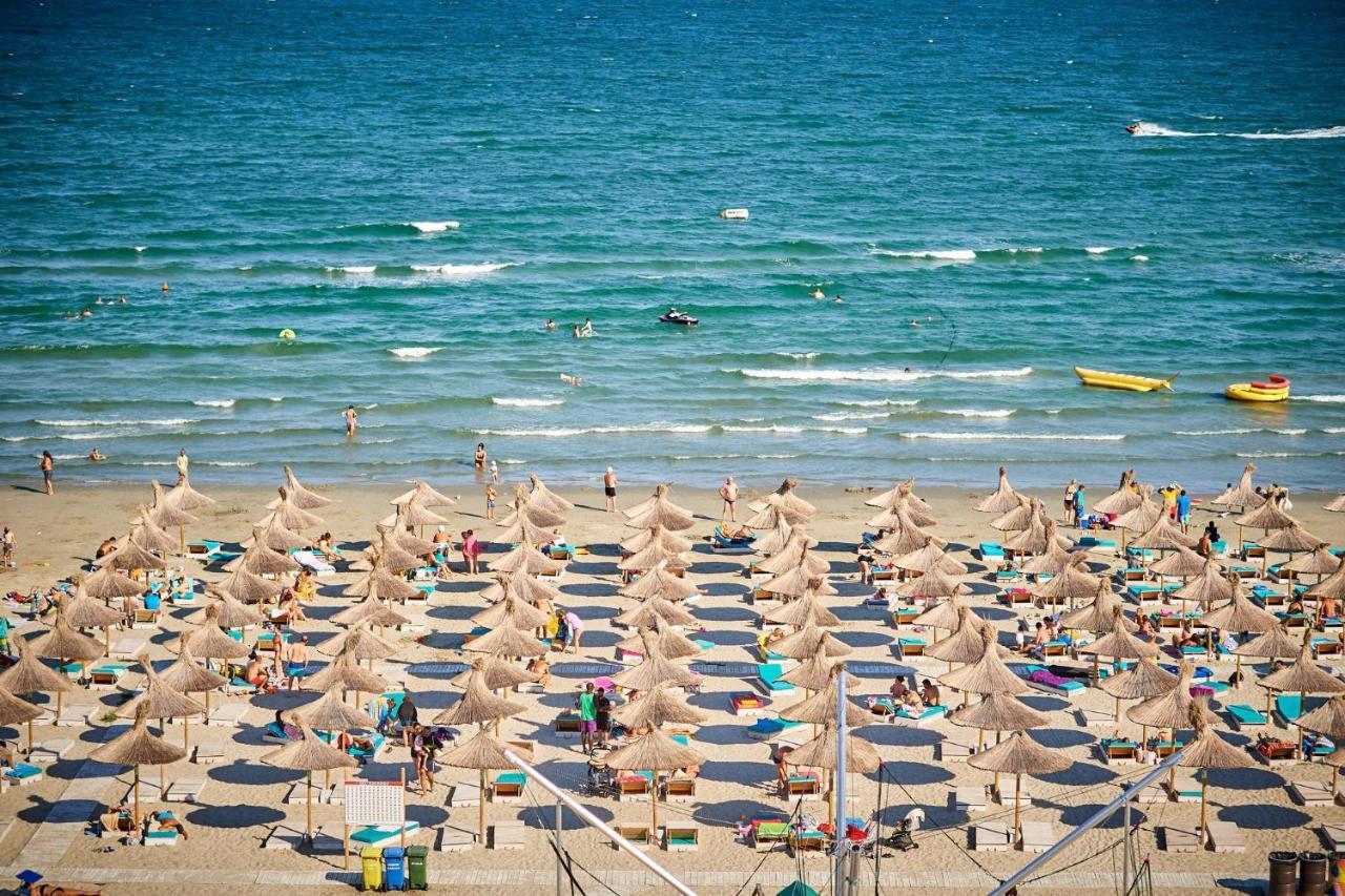Seascape Apartment Spa N Pool Beach Resort Mamaia Buitenkant foto