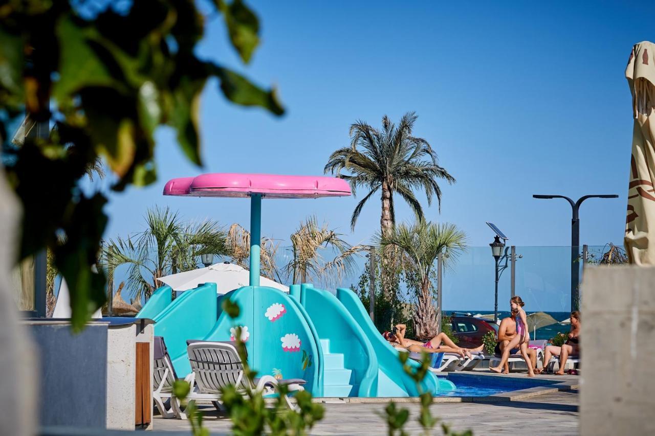 Seascape Apartment Spa N Pool Beach Resort Mamaia Buitenkant foto