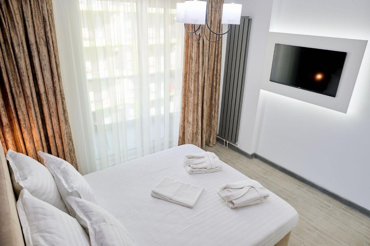 Seascape Apartment Spa N Pool Beach Resort Mamaia Buitenkant foto