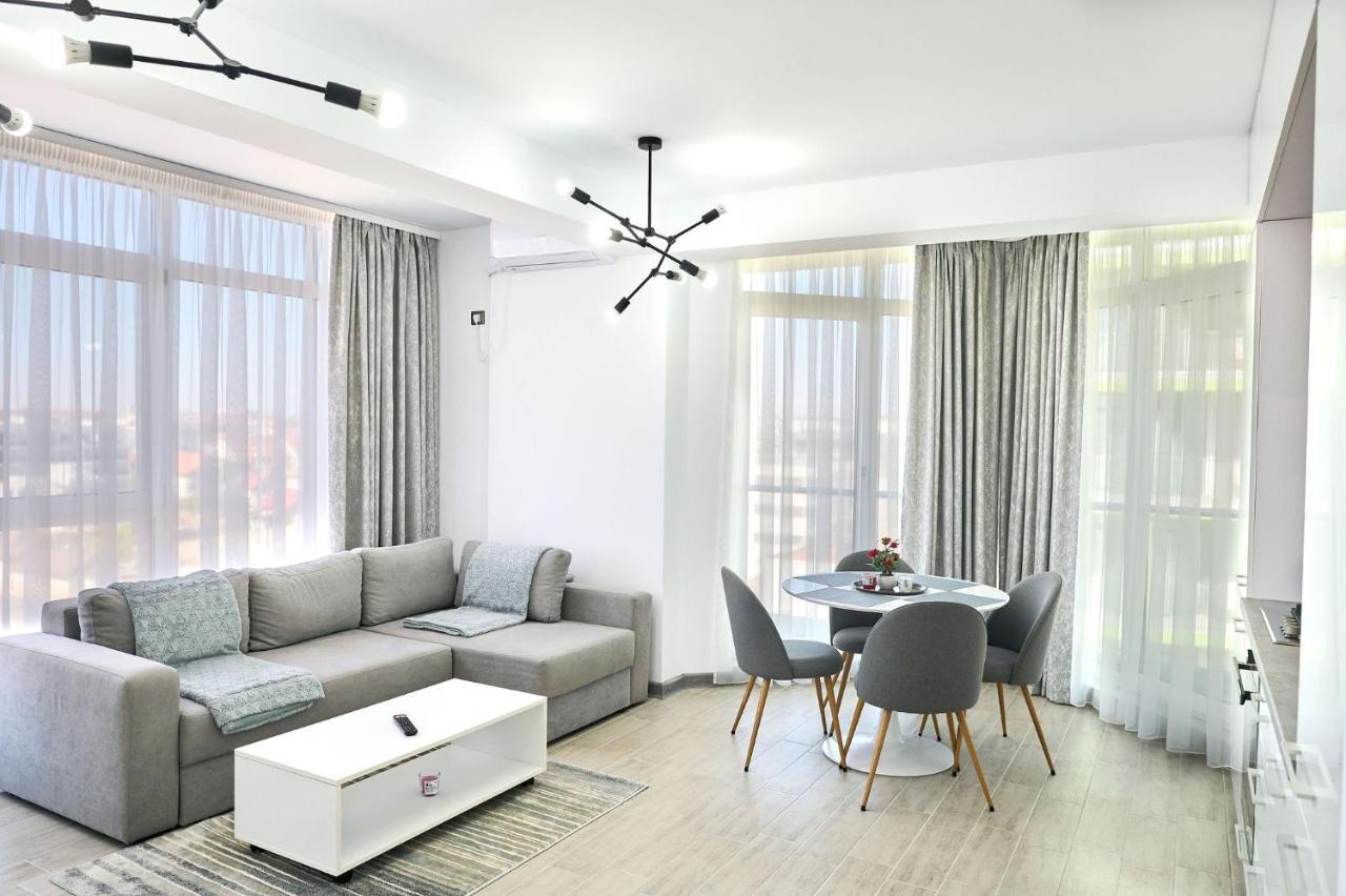 Seascape Apartment Spa N Pool Beach Resort Mamaia Buitenkant foto