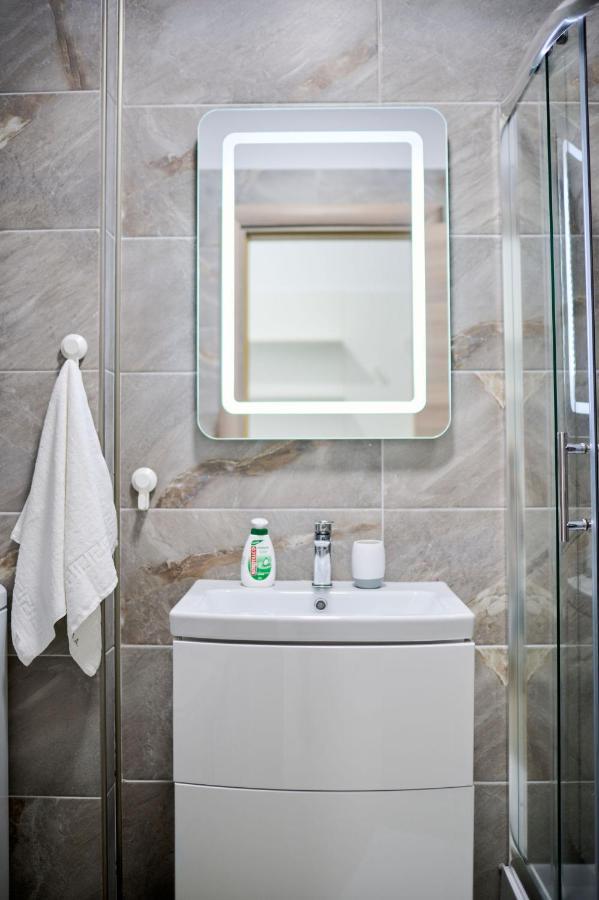 Seascape Apartment Spa N Pool Beach Resort Mamaia Buitenkant foto