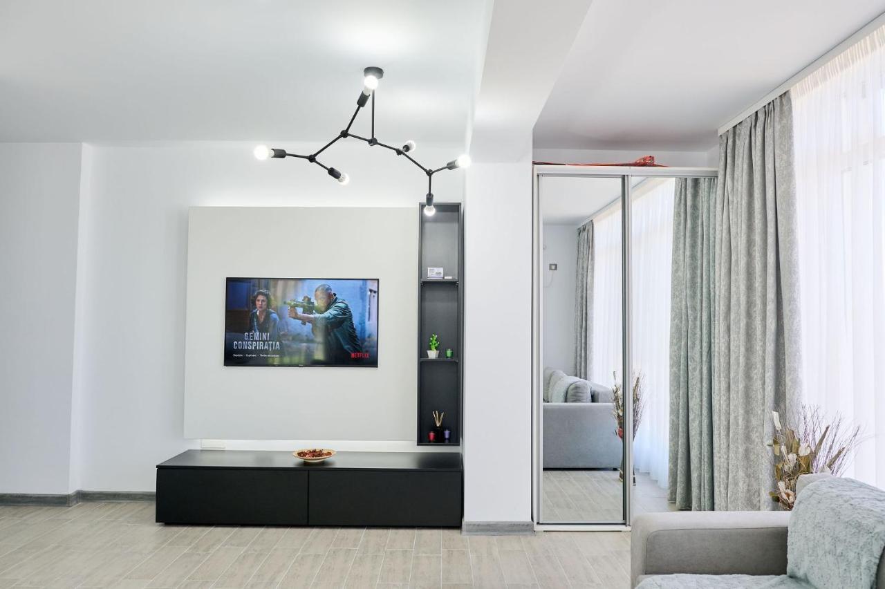 Seascape Apartment Spa N Pool Beach Resort Mamaia Buitenkant foto